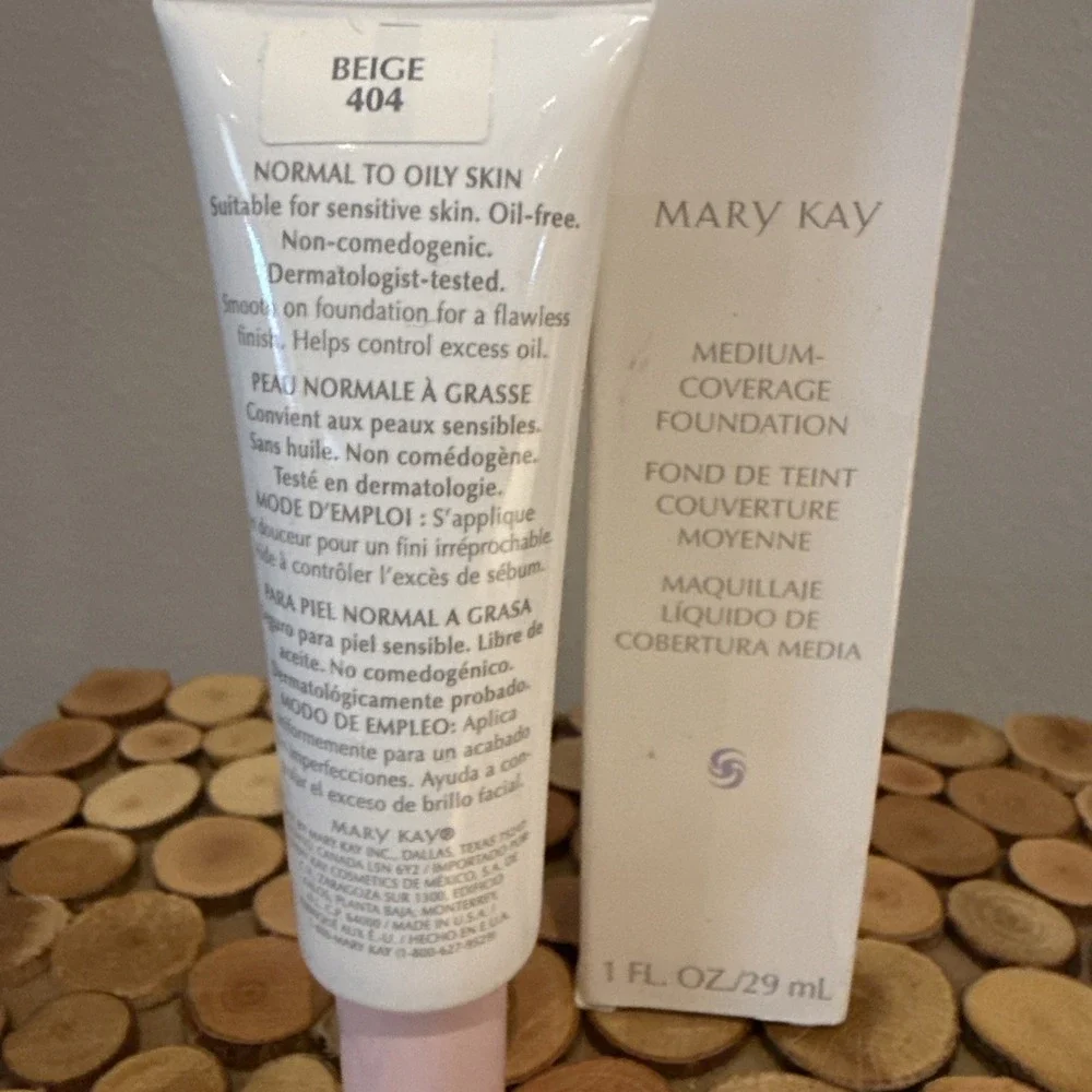 MARY‎ KAY Medium-Coverage Foundation Beige 404 Liquid 1 fl oz. 356900 Pink Cap